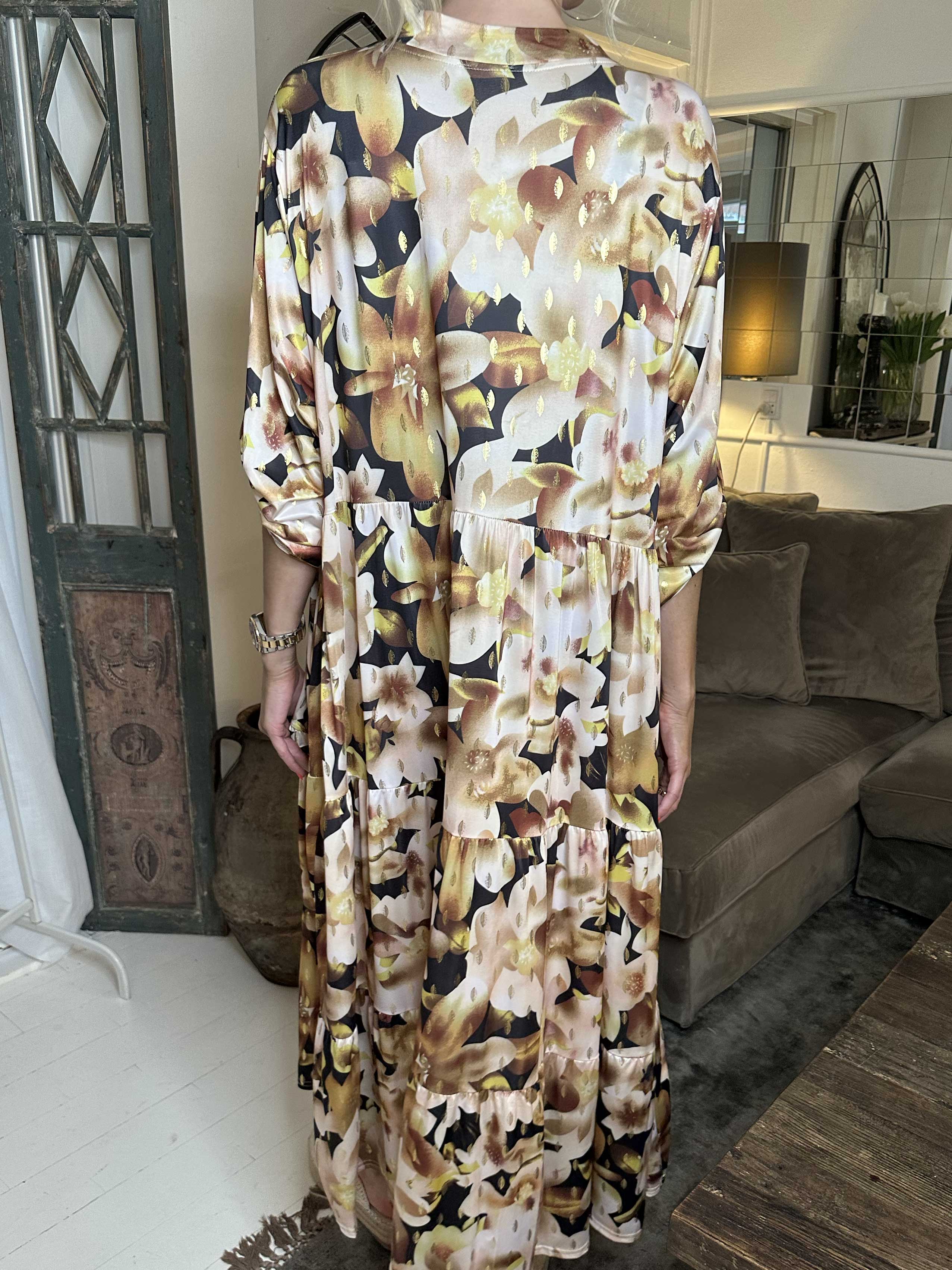 Milano Flower - Lång mönstrad klänning med lager-på-lager look